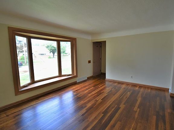4th image of 29740 Green Dr
