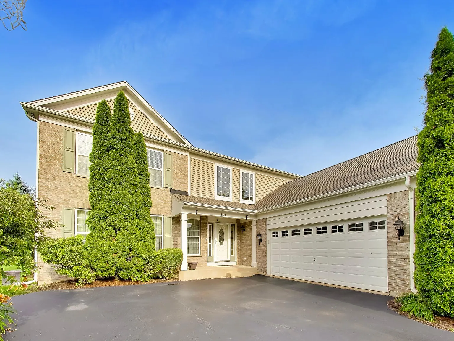 4 bed, 3.5 bath, 2267 sqft, $3,950 — Photo 2