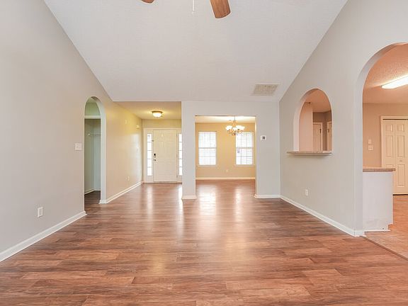 4th image of 828 Summit Park Trl