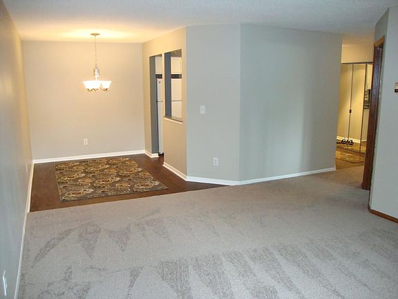 3rd image of 999 41st Ave NE APT 109