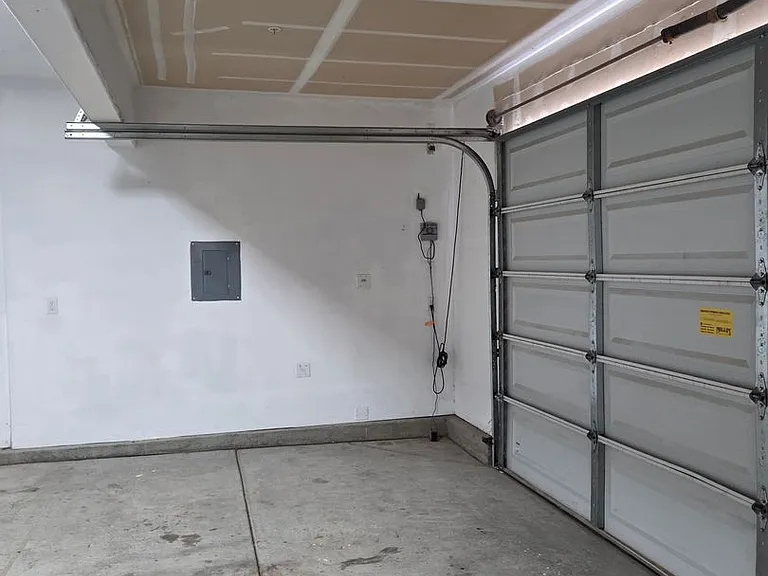 1443 Greenbrier Dr — Photo 33
