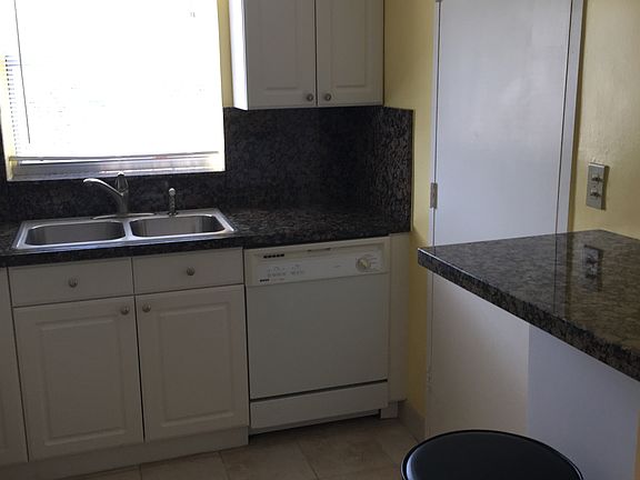 2nd image of 4142 N Jefferson Ave APT 3A