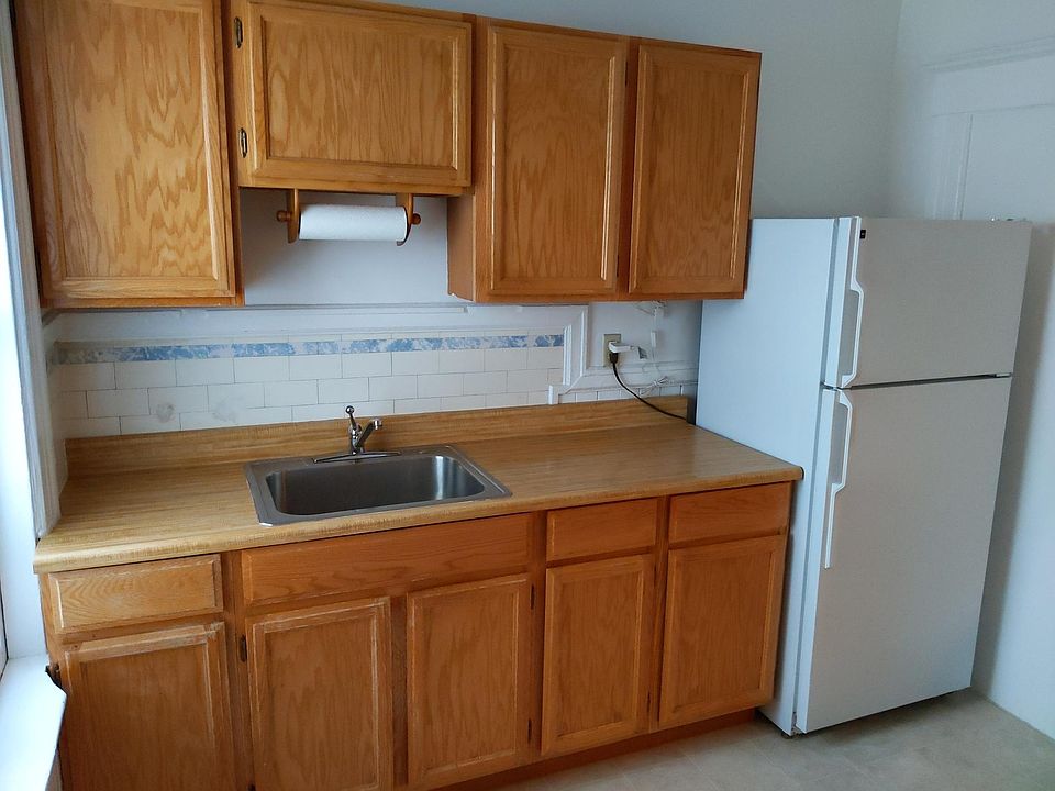 2nd image of 1031 Greenwich St