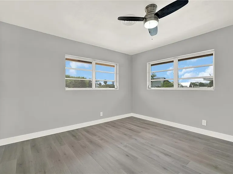 2864 NE 32nd St #7 — Photo 12