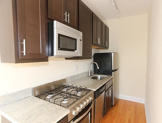 3rd image of 4614 N Paulina St APT 403