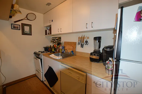 Rented by City Stop Realty | media 23