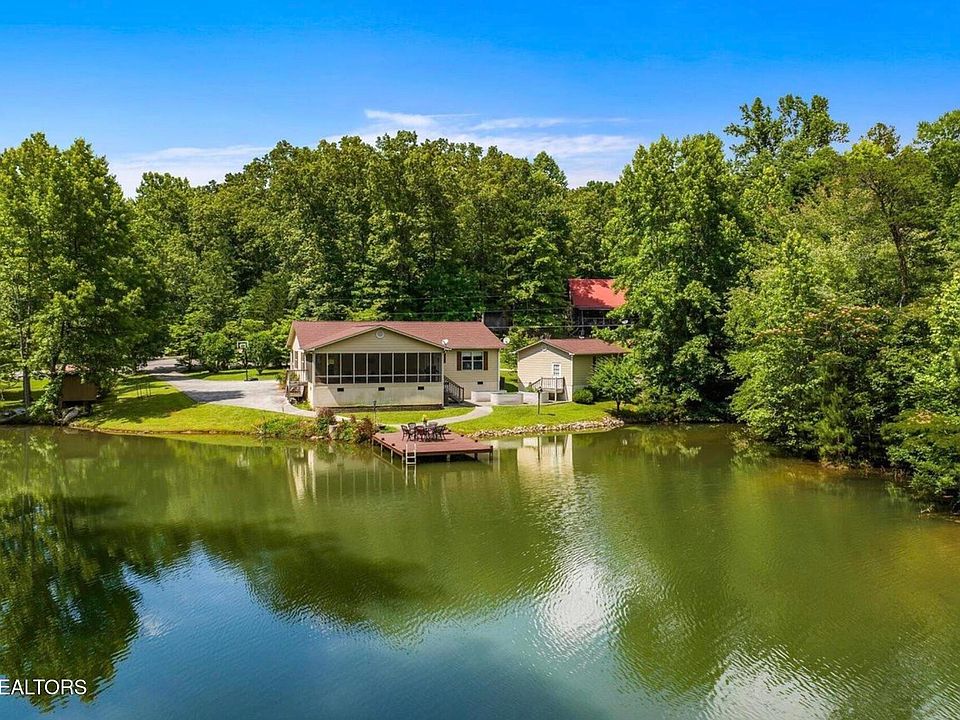1st image of 877 Laurel Lake Cir