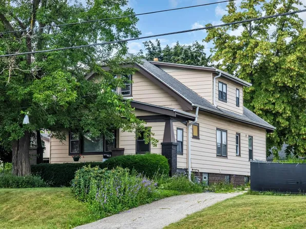 3857 S 35th STREET, Greenfield, WI 53221
