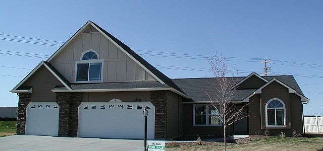 1st image of 2582 W Lincoln