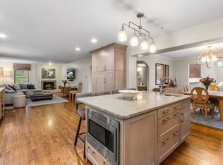 2114 Greenbrier Dr, Villanova, PA 19085
