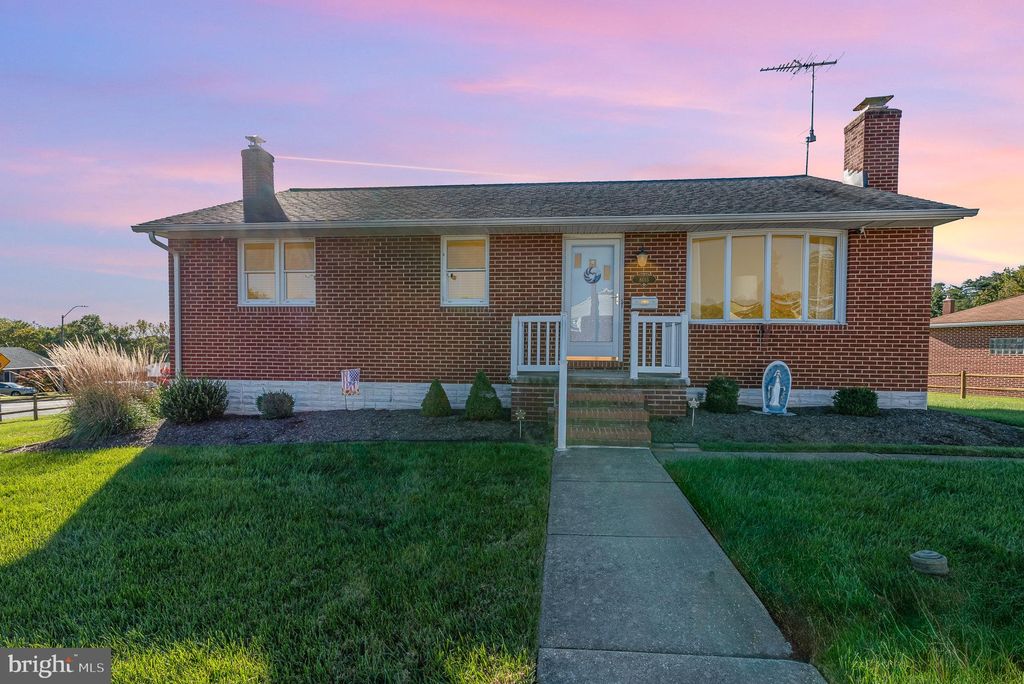 8011 Camhill Dr, Rosedale, MD 21237