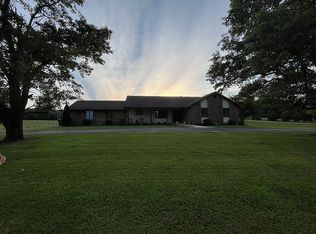 970 Greenbriar Rd, Utica, KY 42376