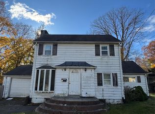 32 Weed Avenue, Hawthorne, NY 10532