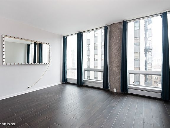 5th image of 1300 N Astor St Unit 8D