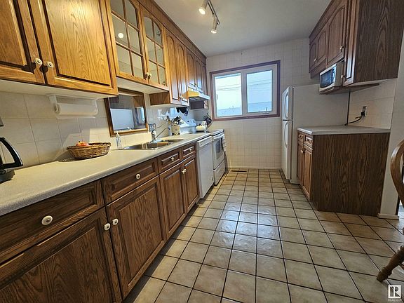 4th image of 7104 94b Ave NW