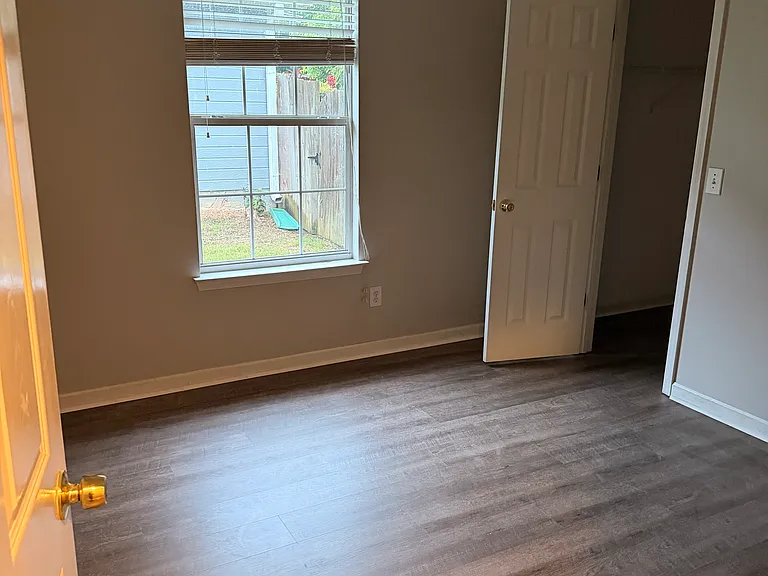 116 Lake Ter — Photo 4