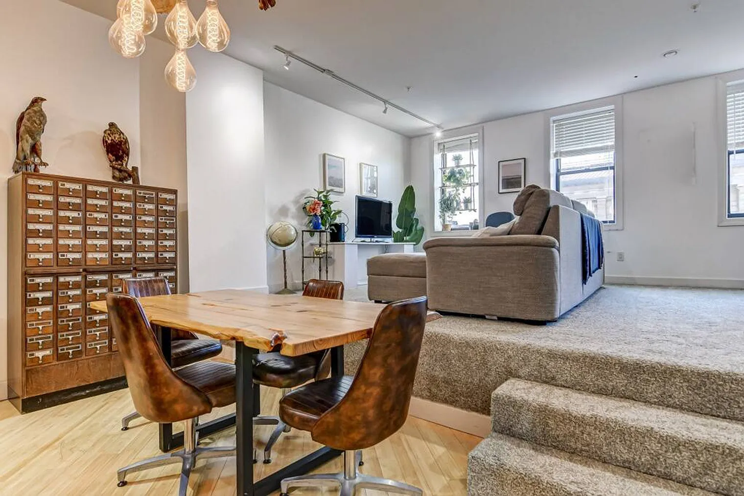 2 bed, 2.0 bath, 990 sqft, $3,797 — Photo 2