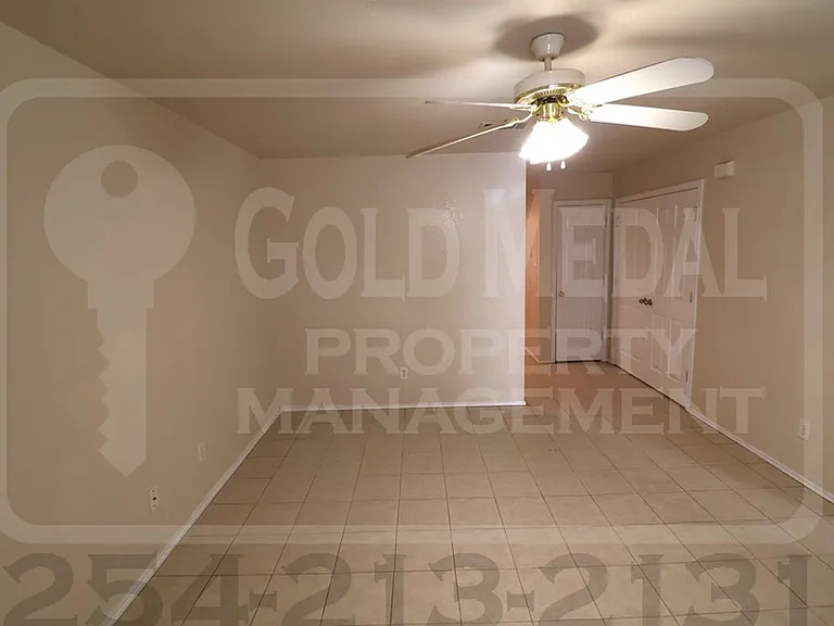 3402 Hereford Ln — Photo 2