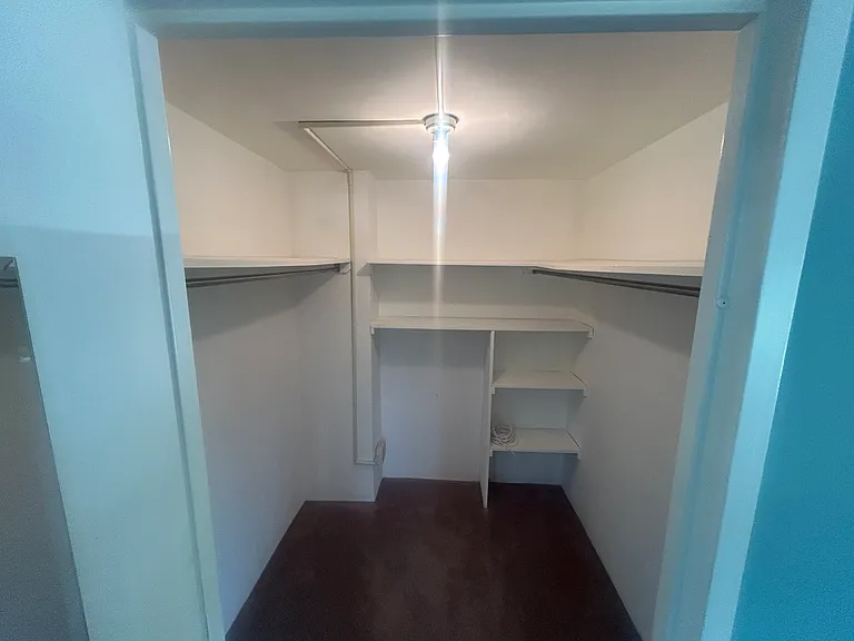 333 W Meyer Blvd — Photo 7