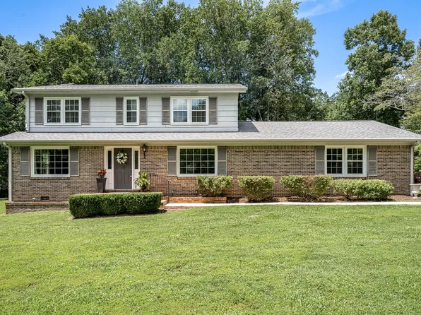 215 Lake Circle Dr, Tullahoma, TN 37388