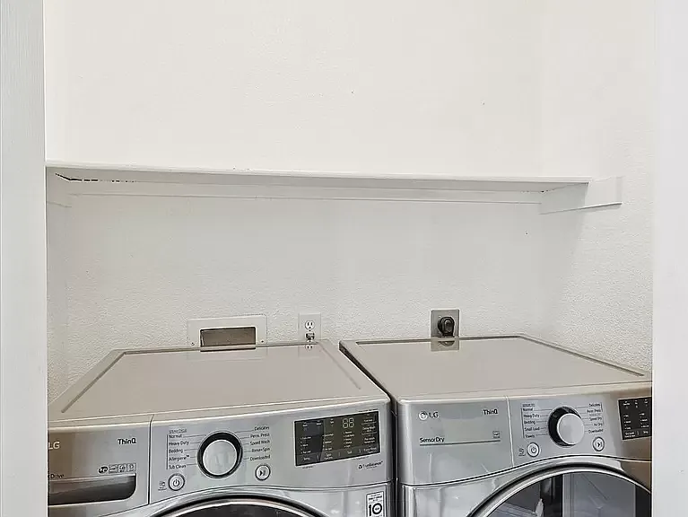Stainless steel washer / dryer included