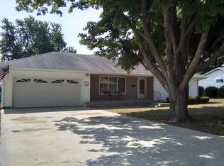 914 Warren St, Chenoa, IL 61726