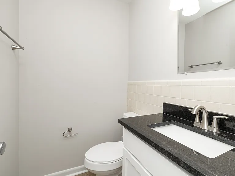 Breeze Apartments — Photo 23