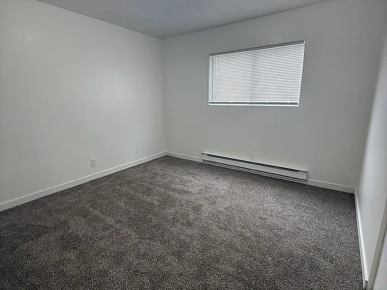 630 Franklin Ave — Photo 12