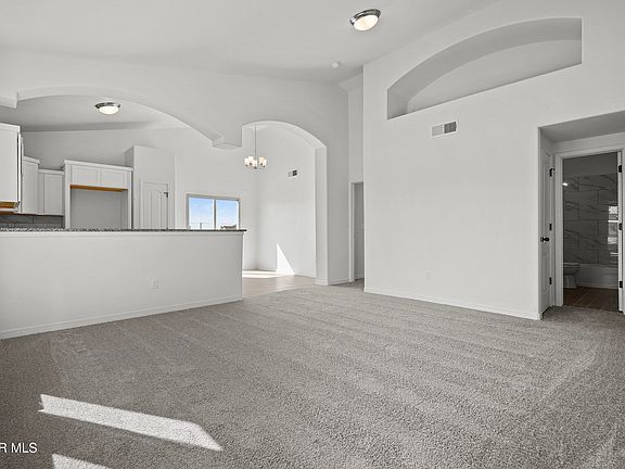 4th image of 13151 Emerald Hills Ave