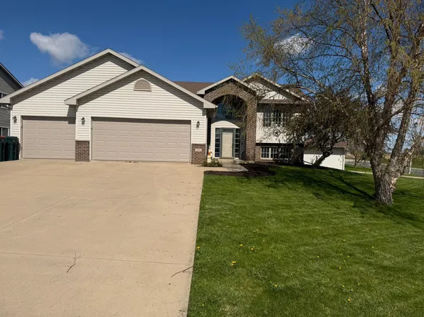 125 Sandstone Dr NW, Eyota, MN 55934