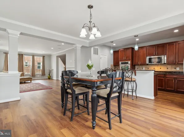 2038 Blunt Ln, Alexandria, VA 22303