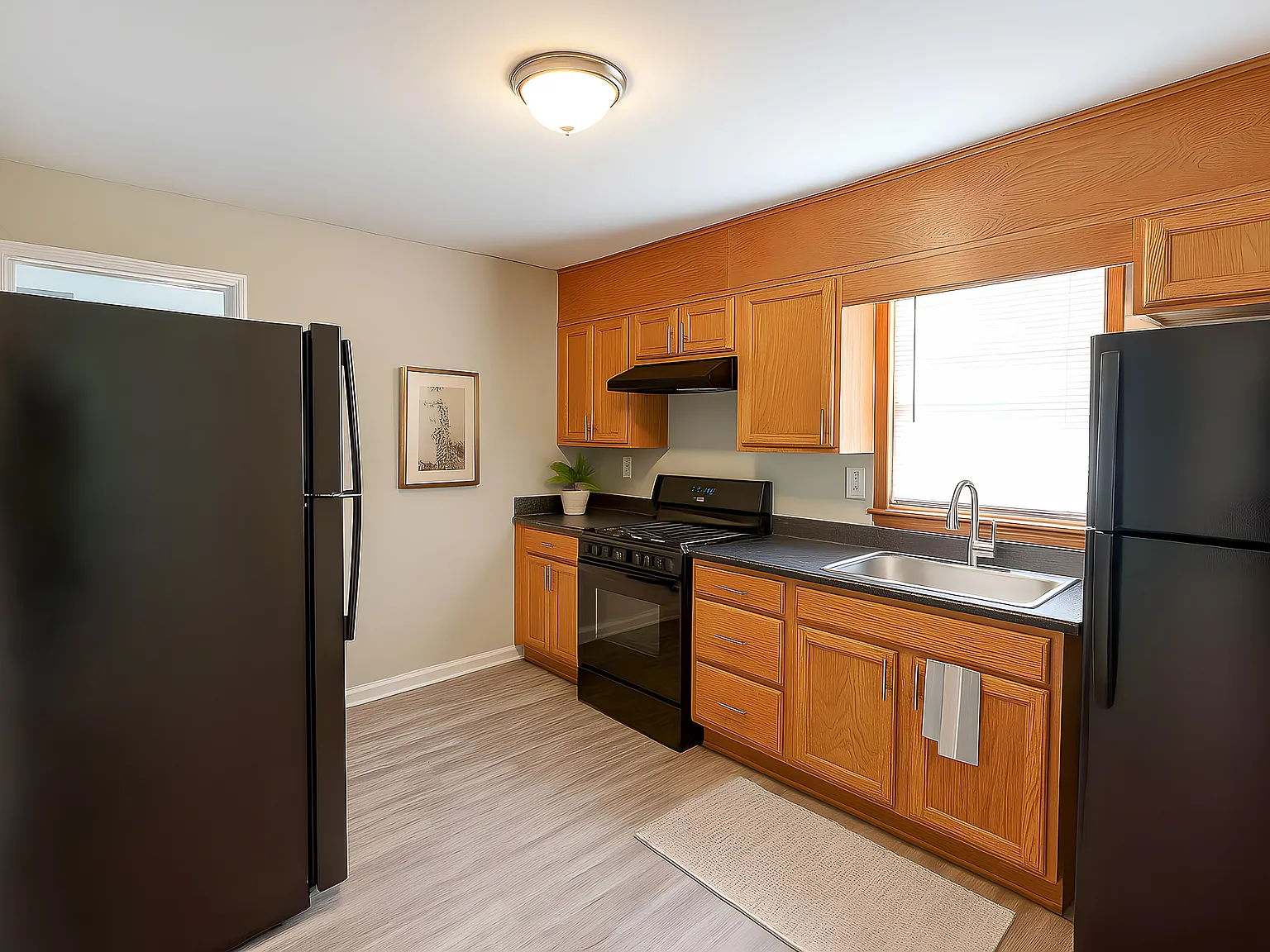 4 bed, 4.0 bath, 2200 sqft, $715 — Photo 2