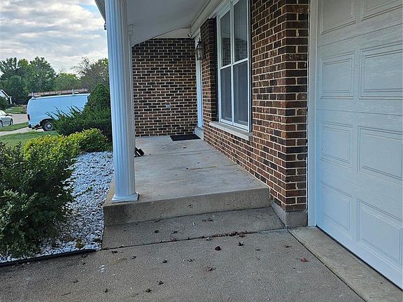 2nd image of 4031 Les Cherbourg Ln
