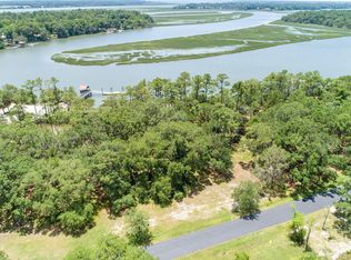2 Connies Point Dr, Beaufort, SC 29907