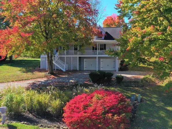 863 Manor Cir, Howard, OH 43028