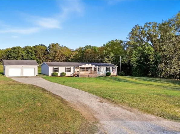 464 Cave Hill Rd, Little Hocking, OH 45742