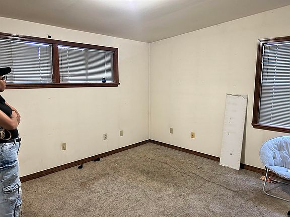 3rd image of 21 Ivy Dr