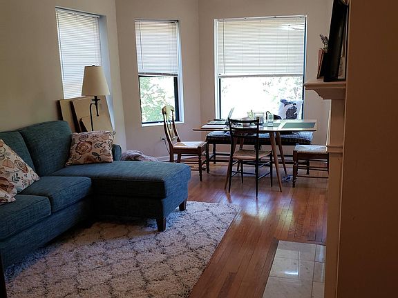 3rd image of 677 W Wrightwood Ave APT 2