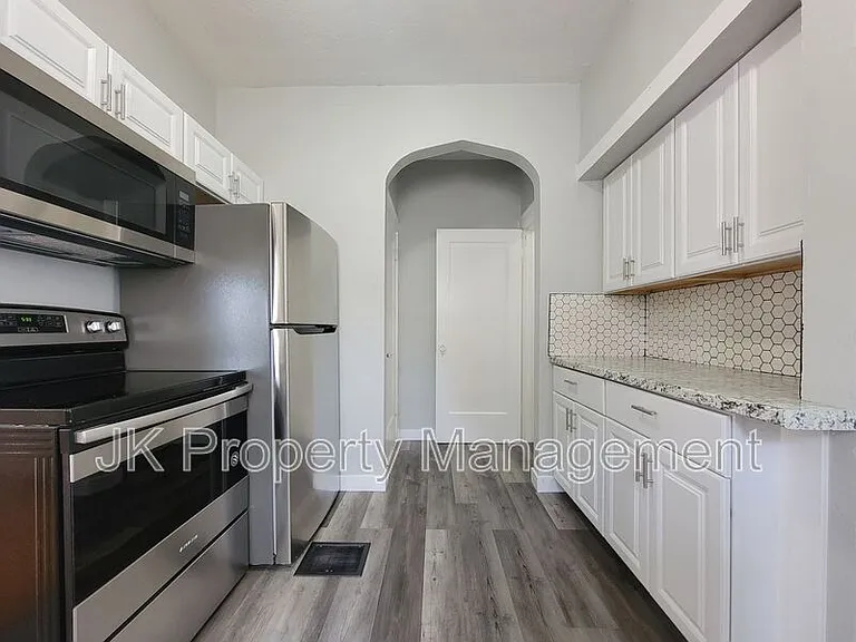 301 25th St N — Photo 14