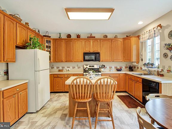 5th image of 107 Castle Dr