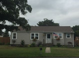 231 Middle Rd, Acushnet, MA 02743