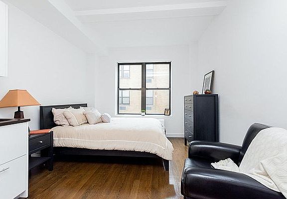 4th image of 212 W 91st St APT 1008