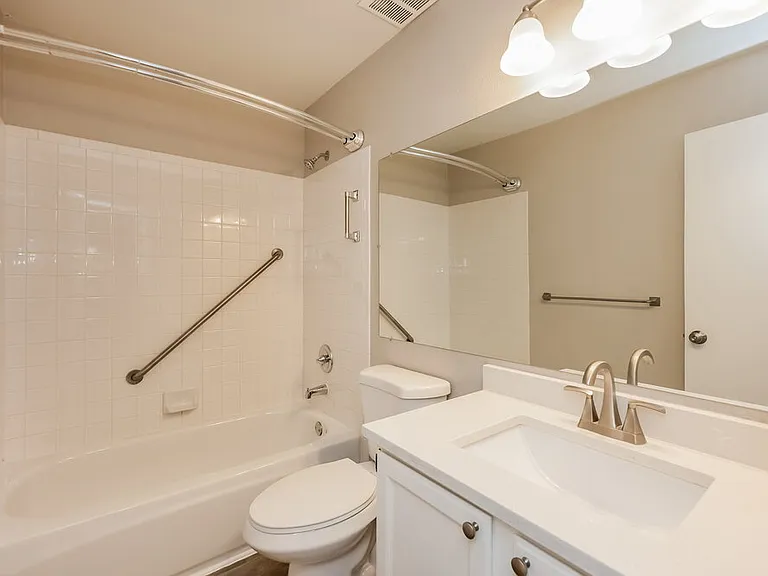 8327 Chancellor Dr — Photo 16