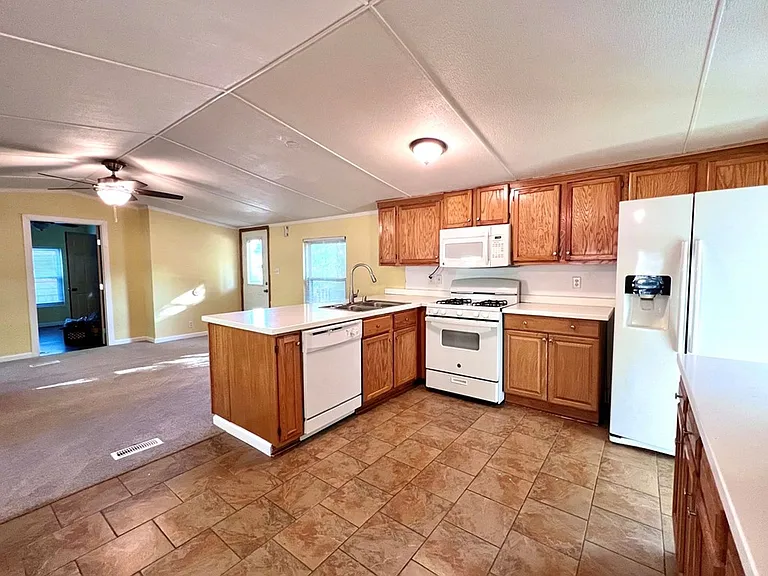114 Candlelite Dr — Photo 3