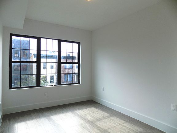 5th image of 955 Lafayette Ave #3FF