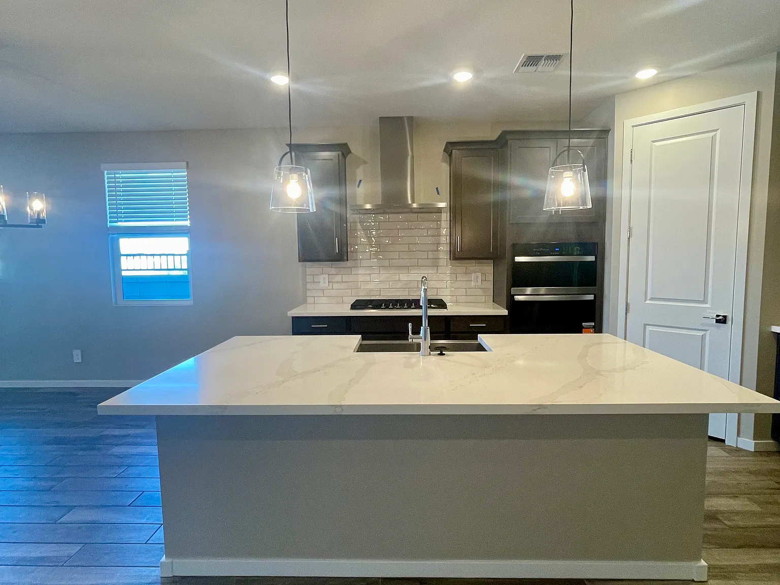 4 bed, 2049 sqft, $2,600 — Photo 2