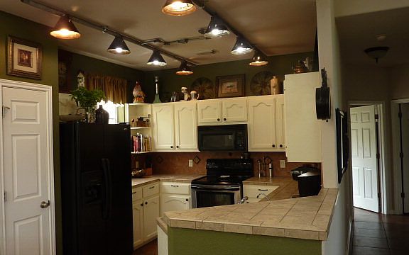 2nd image of 320 Woodlands Trl