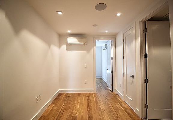 4th image of 223 E 96th St #B2