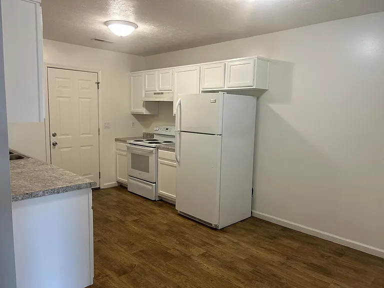 708 E Utica St #C — Photo 5
