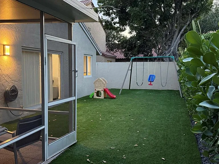 6165 NW 77th Pl — Photo 5